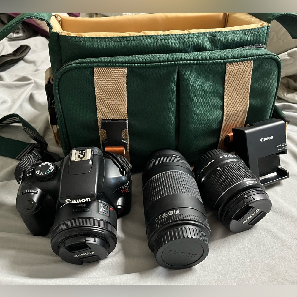 📸Canon EOS Rebel T3, extra lenses and carrying bag